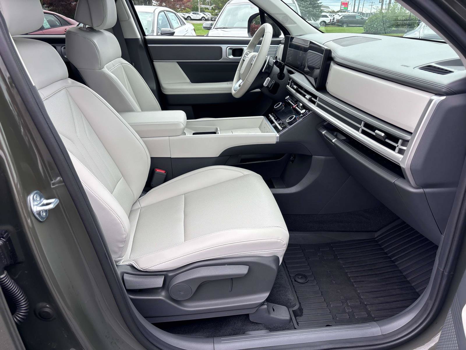 Certified 2026 Hyundai Santa Fe SEL w/ Tow & Go Package AWD/4WD image 18