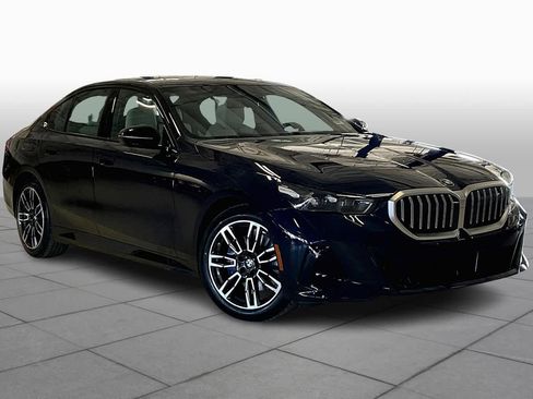 Certified 2025 BMW 530i 530i w/ M Sport Package image 2