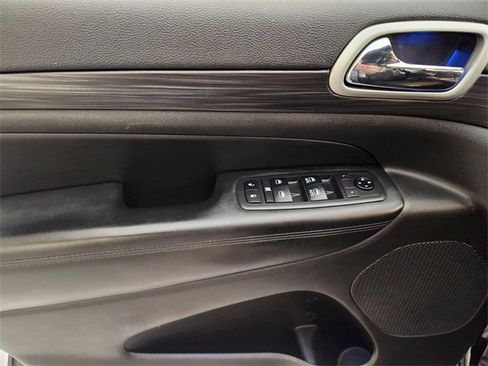 Used 2019 Jeep Grand Cherokee Altitude image 22