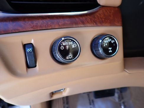 Used 2017 Cadillac Escalade Platinum AWD/4WD image 22