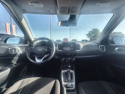 Used 2025 Hyundai Venue SEL FWD image 19