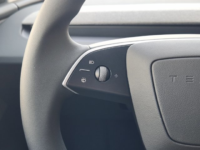 Used 2026 Tesla Model Y AWD image 33