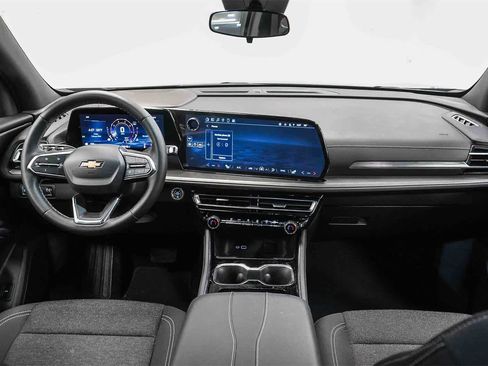 Used 2024 Chevrolet Traverse LT w/ Trailering Package image 12