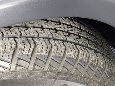 Used 2019 Jeep Grand Cherokee Limited image 9