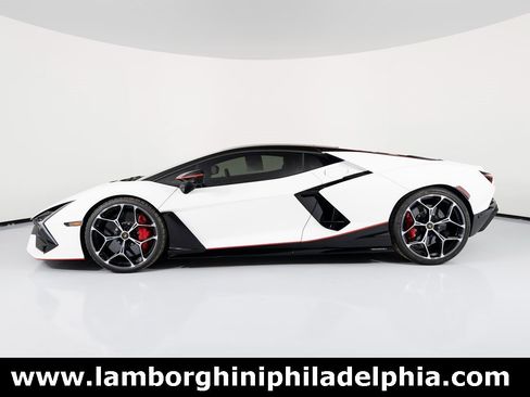 Used 2024 Lamborghini Revuelto image 10