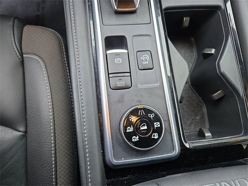 Certified 2025 Nissan Pathfinder SL image 28