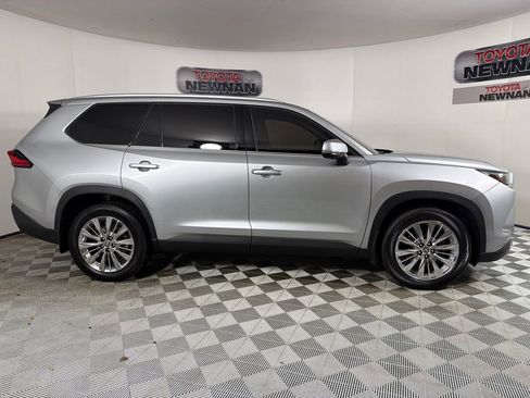 Used 2024 Toyota Grand Highlander AWD image 3