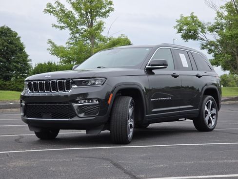 Used 2023 Jeep Grand Cherokee Limited AWD/4WD image 22