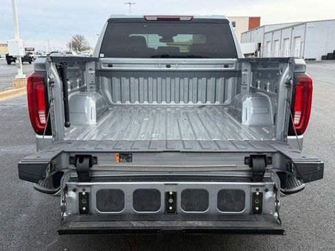 Used 2025 GMC Sierra 1500 SLT image 10
