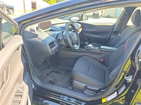 Used 2025 Toyota Prius Plug-In Hybrid FWD image 7