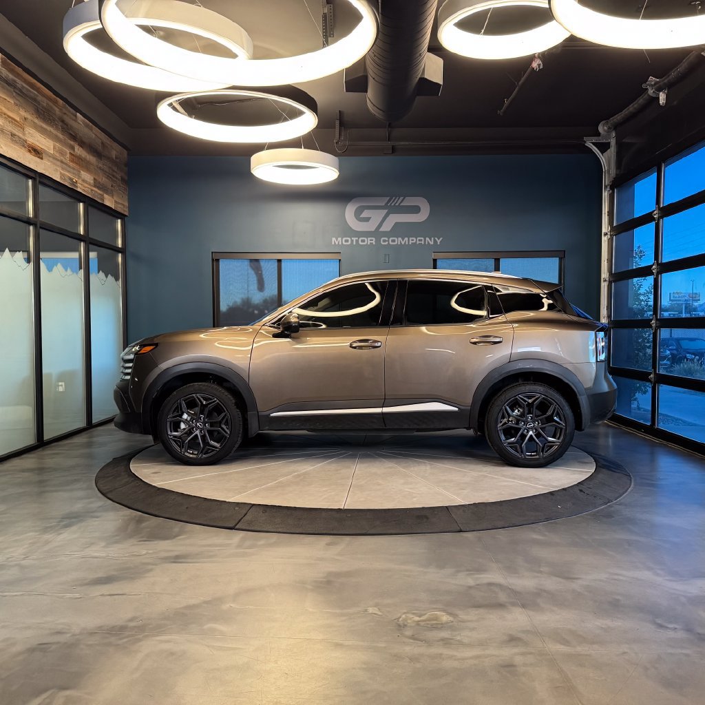 Used 2025 Nissan Kicks SR AWD/4WD image 6
