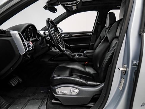 Used 2017 Porsche Cayenne S image 32