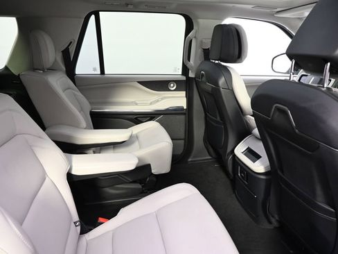 New 2026 Lincoln Navigator L Reserve w/ Jet Appearance Package image 18