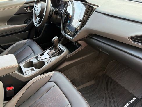 Used 2025 Subaru Crosstrek 2.5i Limited w/ Crosstrek Mirror Package image 16