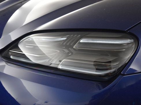 Certified 2024 Porsche Macan 4 Electric AWD/4WD image 11