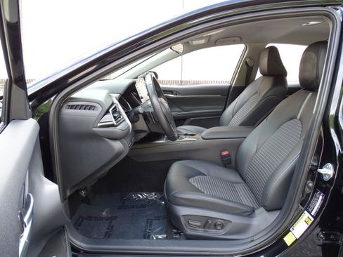 Used 2024 Toyota Camry SE FWD image 12