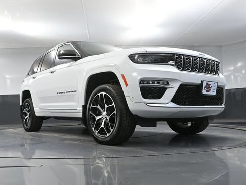 Used 2023 Jeep Grand Cherokee Summit AWD/4WD image 59