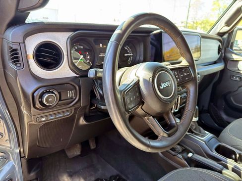 Used 2024 Jeep Wrangler Unlimited w/ Convenience Group AWD/4WD image 9
