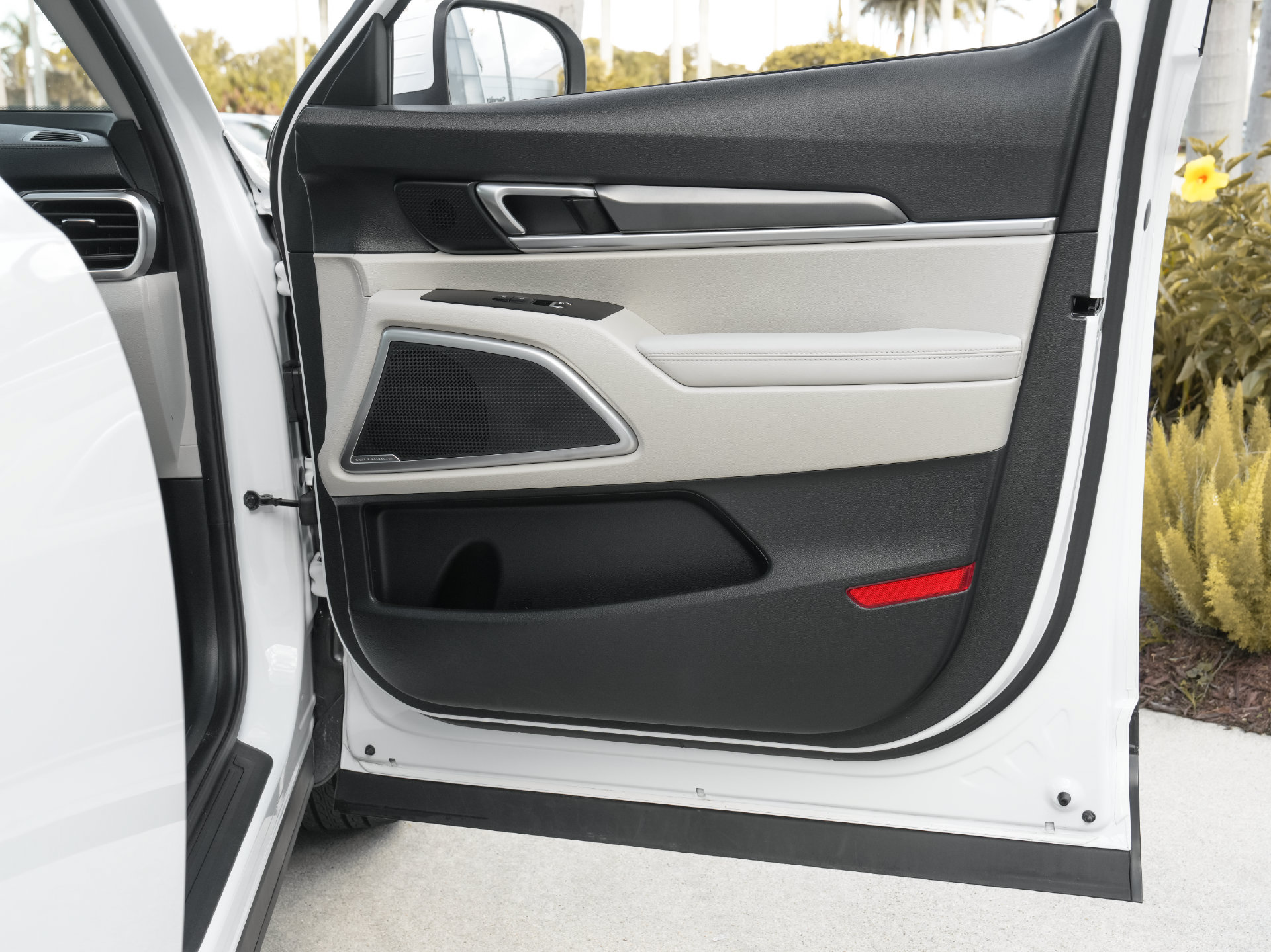 Used 2025 Kia Telluride S FWD image 45