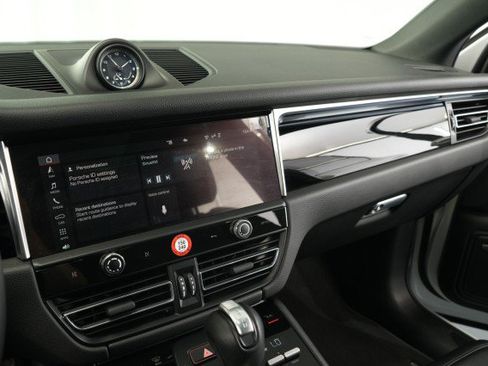Used 2023 Porsche Macan AWD/4WD image 39