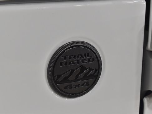 Used 2025 Jeep Wrangler Unlimited Sahara AWD/4WD image 16