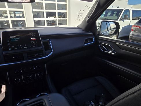 Used 2023 Chevrolet Suburban LT w/ Luxury Package image 15