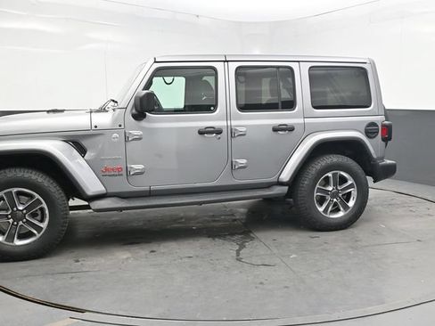 Used 2018 Jeep Wrangler Unlimited Sahara AWD/4WD image 3