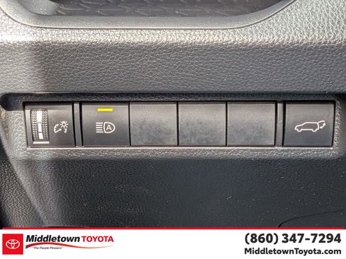 Certified 2022 Toyota RAV4 XLE w/ Convenience Package AWD/4WD image 18