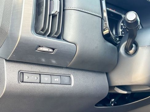 Used 2025 Nissan Pathfinder SL w/ Lighting Package (N92) image 10