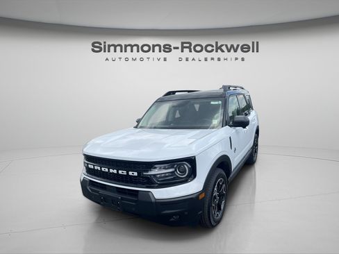 Used 2025 Ford Bronco Sport Outer Banks w/ Outer Banks Tech Package+ AWD/4WD image 1