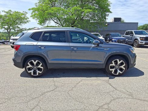 Used 2022 Volkswagen Taos SEL w/ Panoramic Sunroof Package AWD/4WD image 32