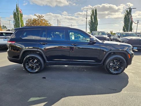 Certified 2024 Jeep Grand Cherokee L Laredo image 7