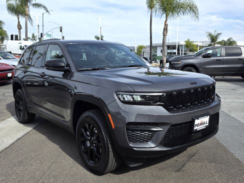 New 2025 Jeep Grand Cherokee Altitude image 6