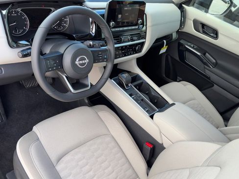 New 2025 Nissan Pathfinder SV image 18