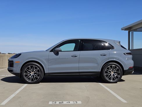 Certified 2025 Porsche Cayenne image 2