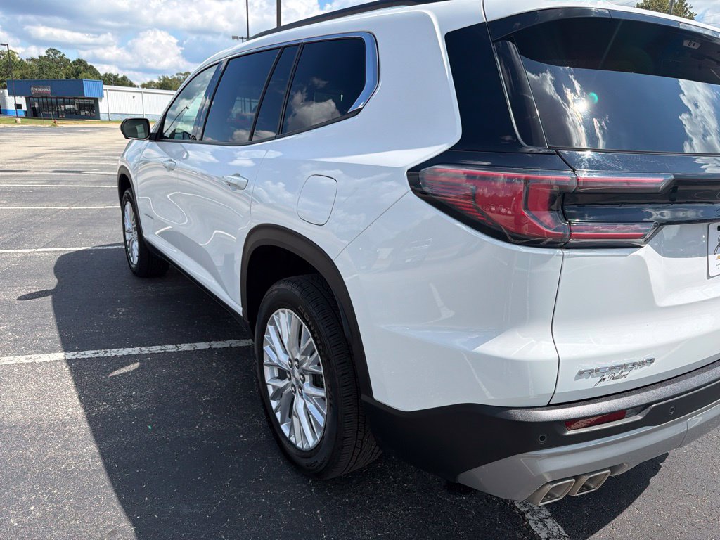 Used 2026 GMC Acadia Elevation w/ Elevation Premium Package FWD image 3