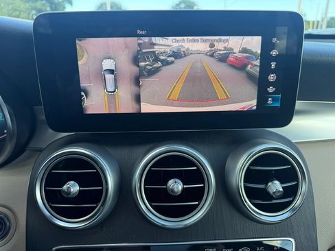 Used 2022 Mercedes-Benz GLC 300 4MATIC w/ Multimedia Package Lite image 21
