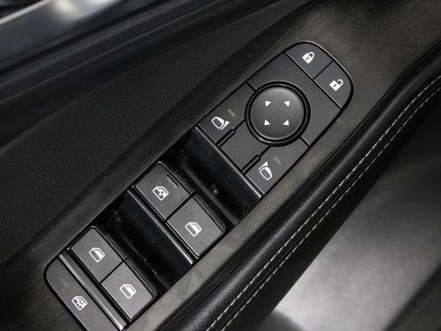 Certified 2025 Nissan Rogue SV FWD image 24