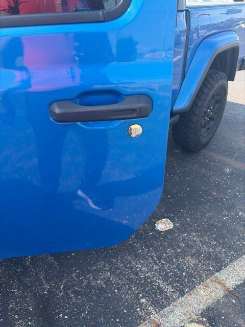 Used 2021 Jeep Gladiator Sport AWD/4WD image 9