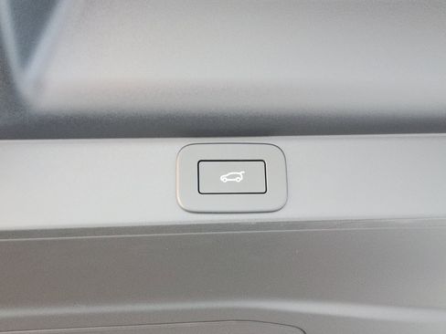 New 2025 Land Rover Range Rover SE image 32