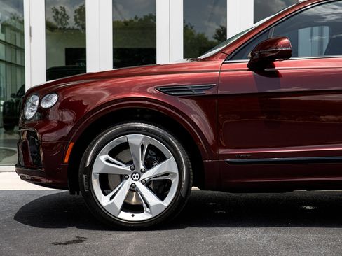 Used 2023 Bentley Bentayga Extended Wheelbase AWD/4WD image 10