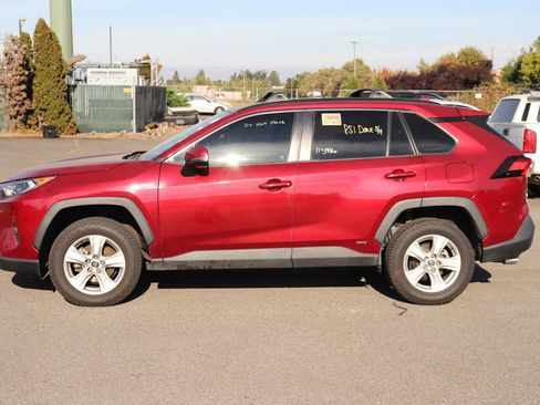 Used 2020 Toyota RAV4 XLE w/ Carpet Mat Package AWD/4WD image 8