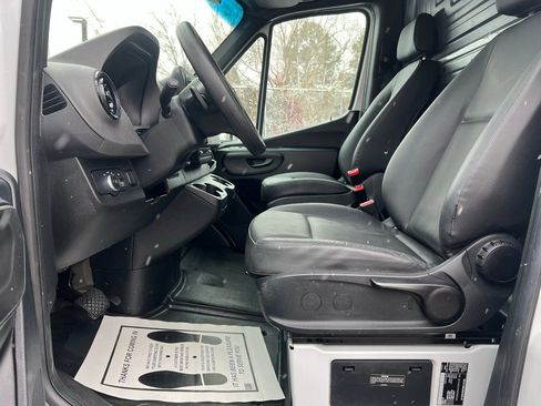 Used 2022 Mercedes-Benz Sprinter 2500 image 11