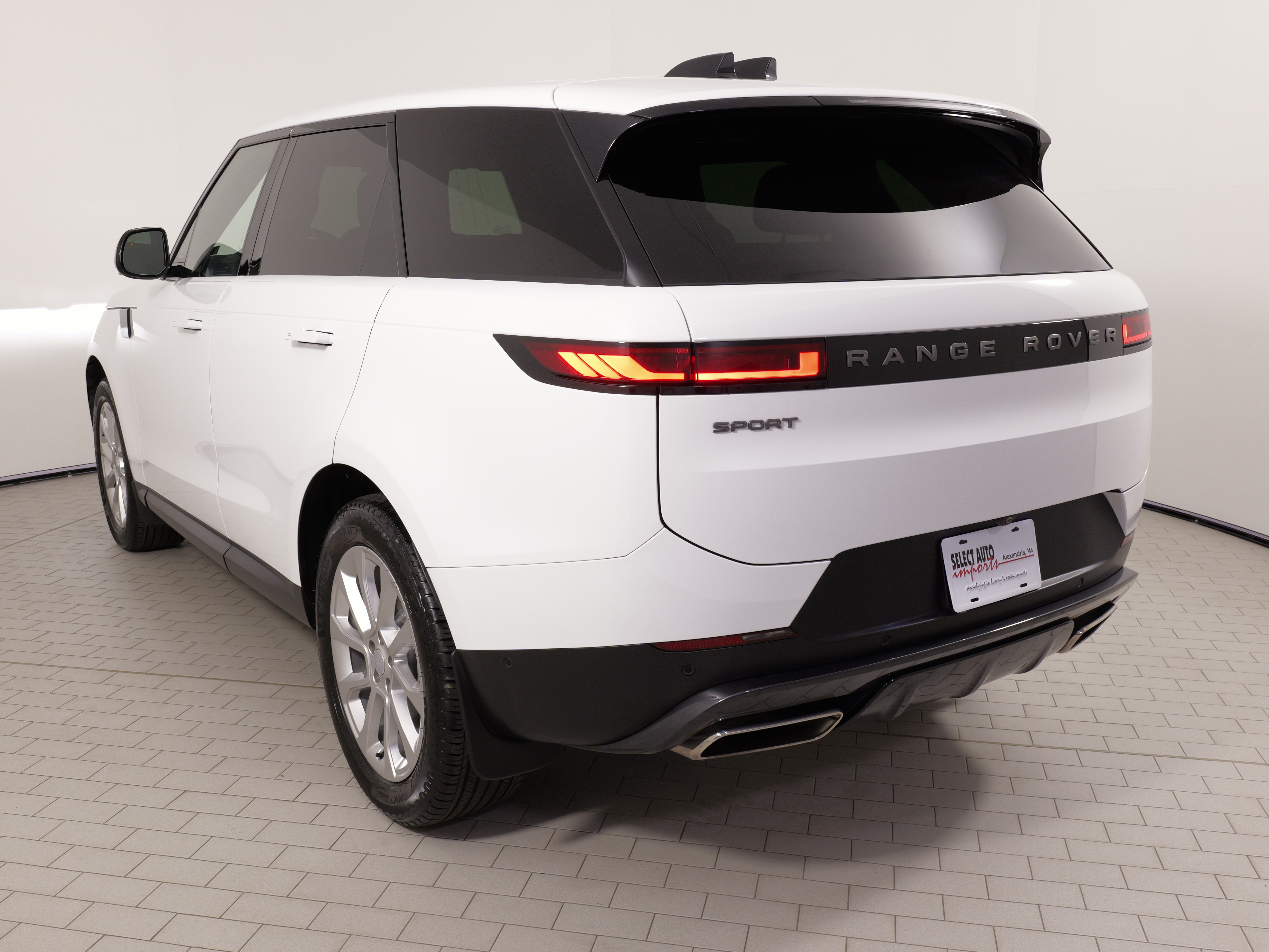 Used 2024 Land Rover Range Rover Sport SE AWD/4WD image 13