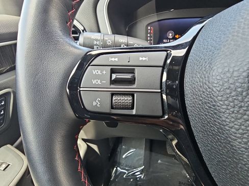Used 2025 Honda Pilot Black Edition image 18
