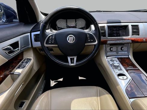 Used 2013 Jaguar XF RWD image 6
