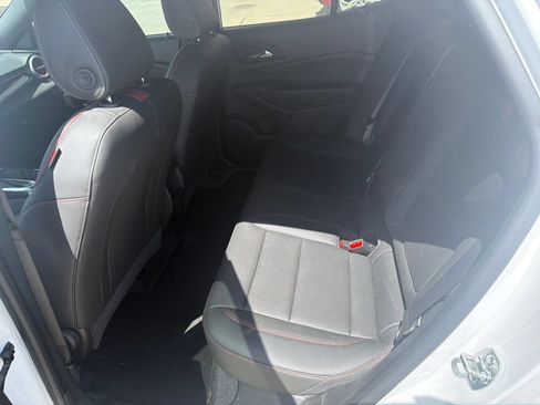Used 2025 Chevrolet Trax RS FWD image 3