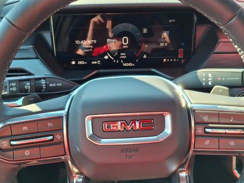 Used 2025 GMC Acadia Elevation AWD/4WD image 16