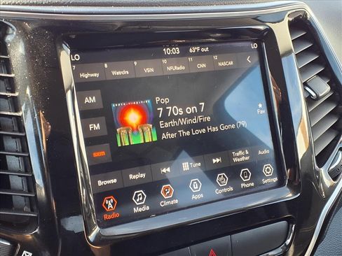 Used 2019 Jeep Cherokee Limited image 10