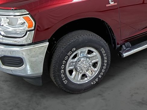 Used 2024 RAM 3500 Tradesman w/ Chrome Appearance Group AWD/4WD image 7